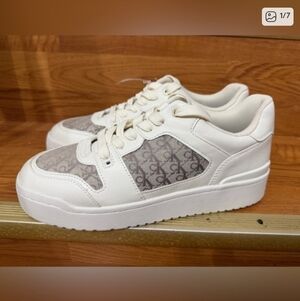 NWT Calvin Klein White & Grey Logo Sneakers Size 11M